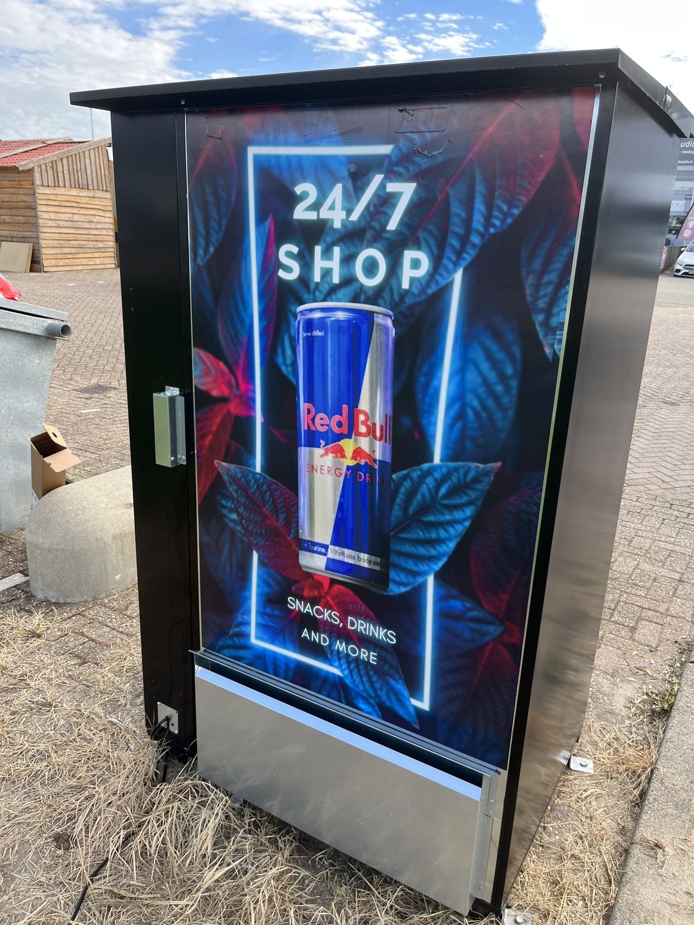 Automaat met blikjes RedBull en frisdrank